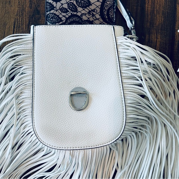 Carlos Santana White Fringe Crossbody Bag - Picture 5 of 10